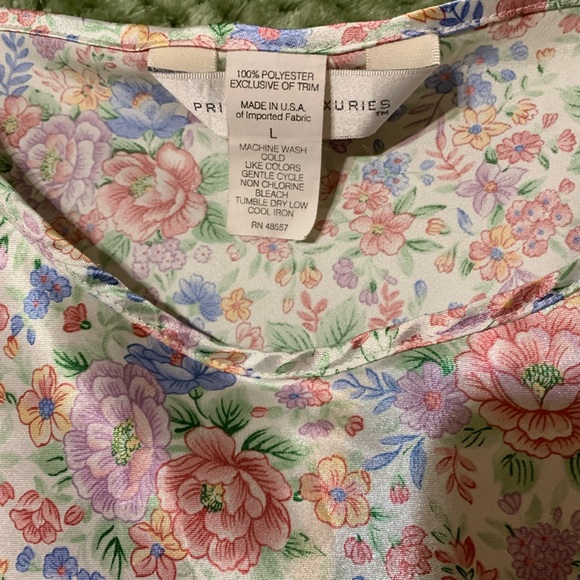 Private Luxeries - Picture 3 of 4